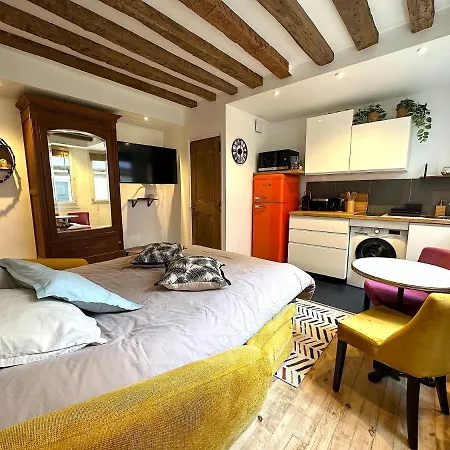 Mytripinparis - Fully Renovated Historical Apartman *