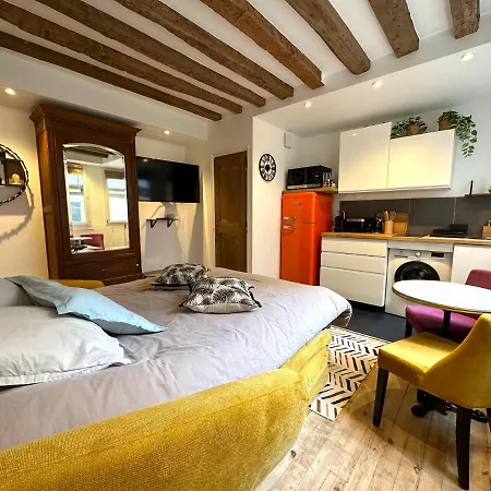 Mytripinparis - Fully Renovated Historical Apartman Párizs